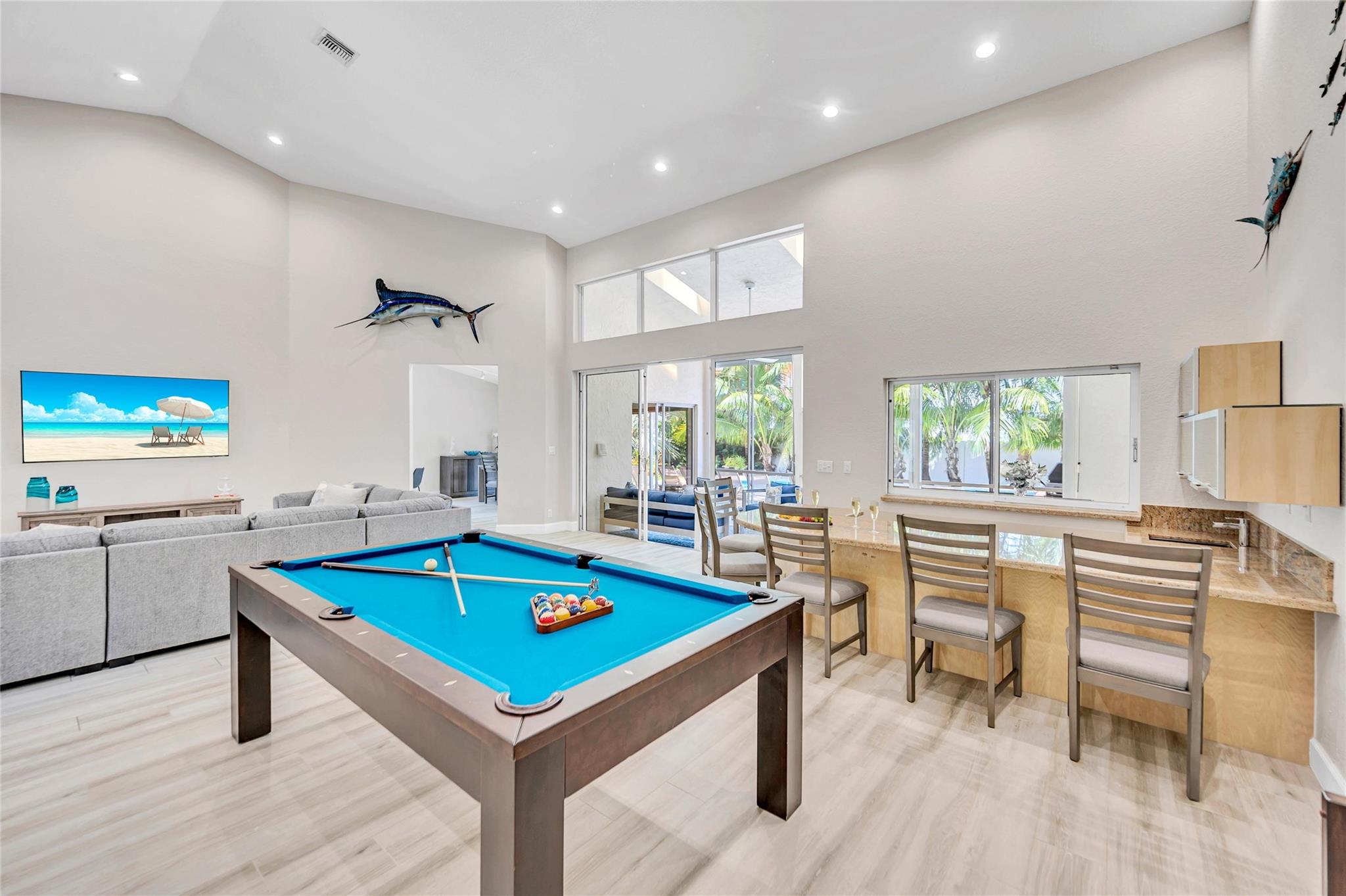 1643 Seabreeze Blvd Property Photo 3