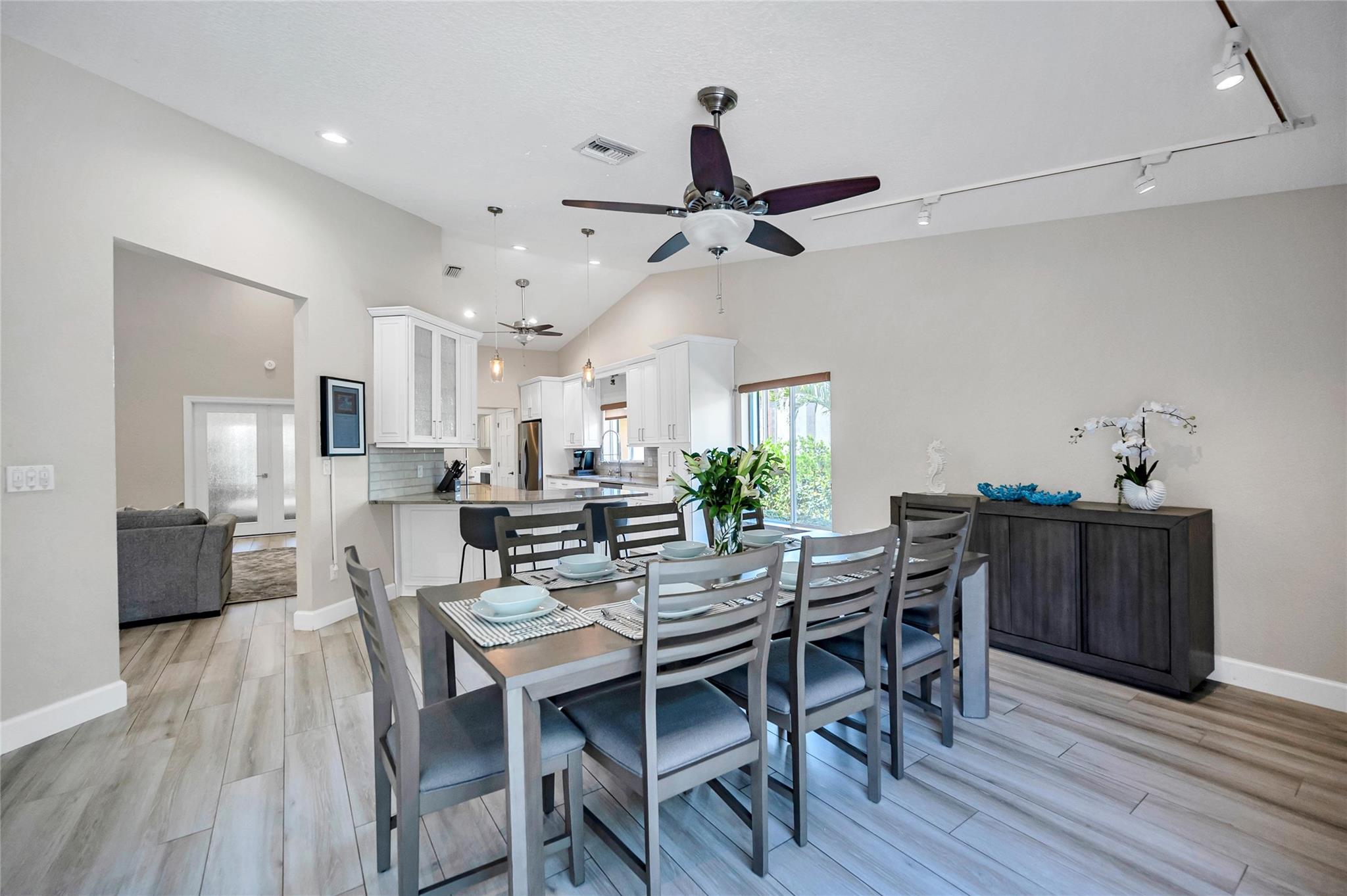 1643 Seabreeze Blvd Property Photo 19