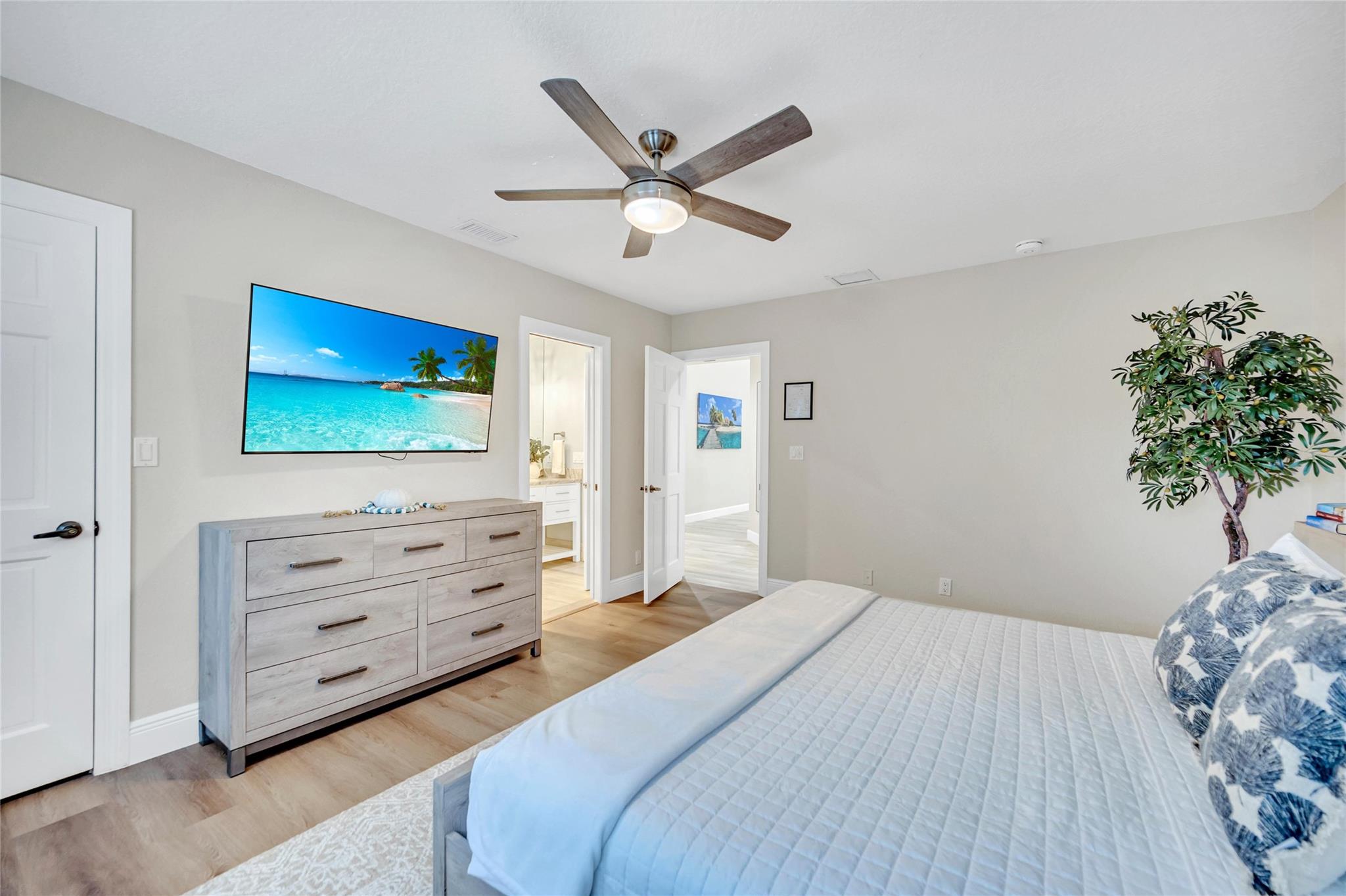 1643 Seabreeze Blvd Property Photo 27