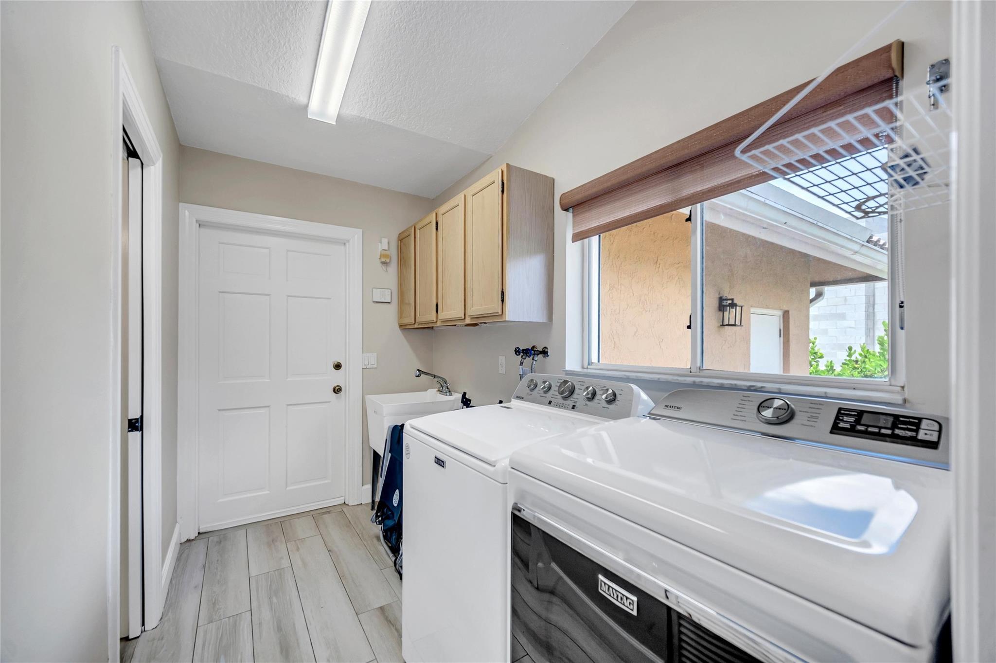 1643 Seabreeze Blvd Property Photo 35