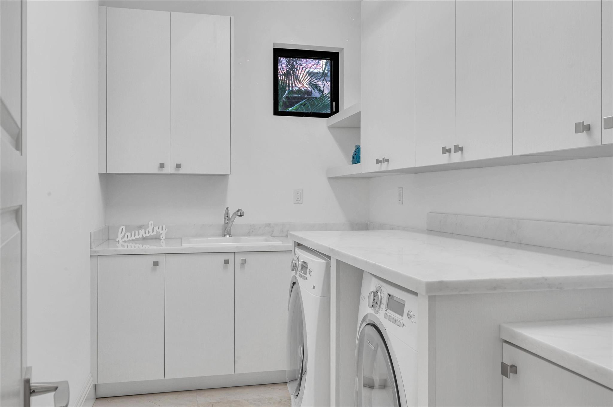 156 Fiesta Way Property Photo 35