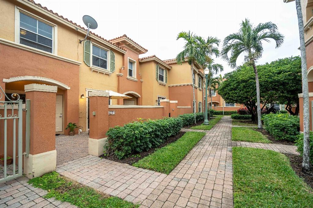 2231 Clipper Pl 5108 Property Photo 1