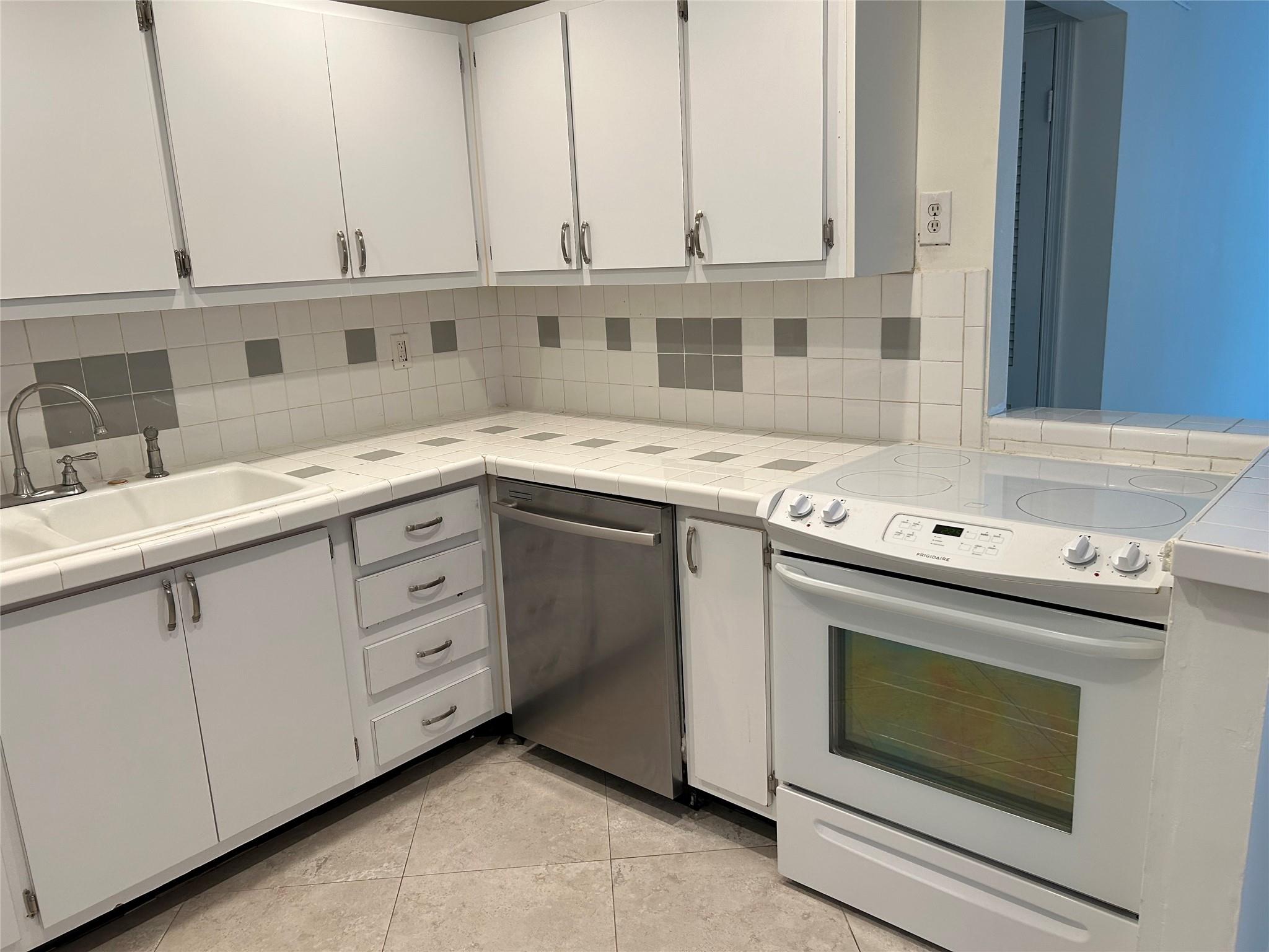 6203 Bay Club Dr 2 Property Photo 1