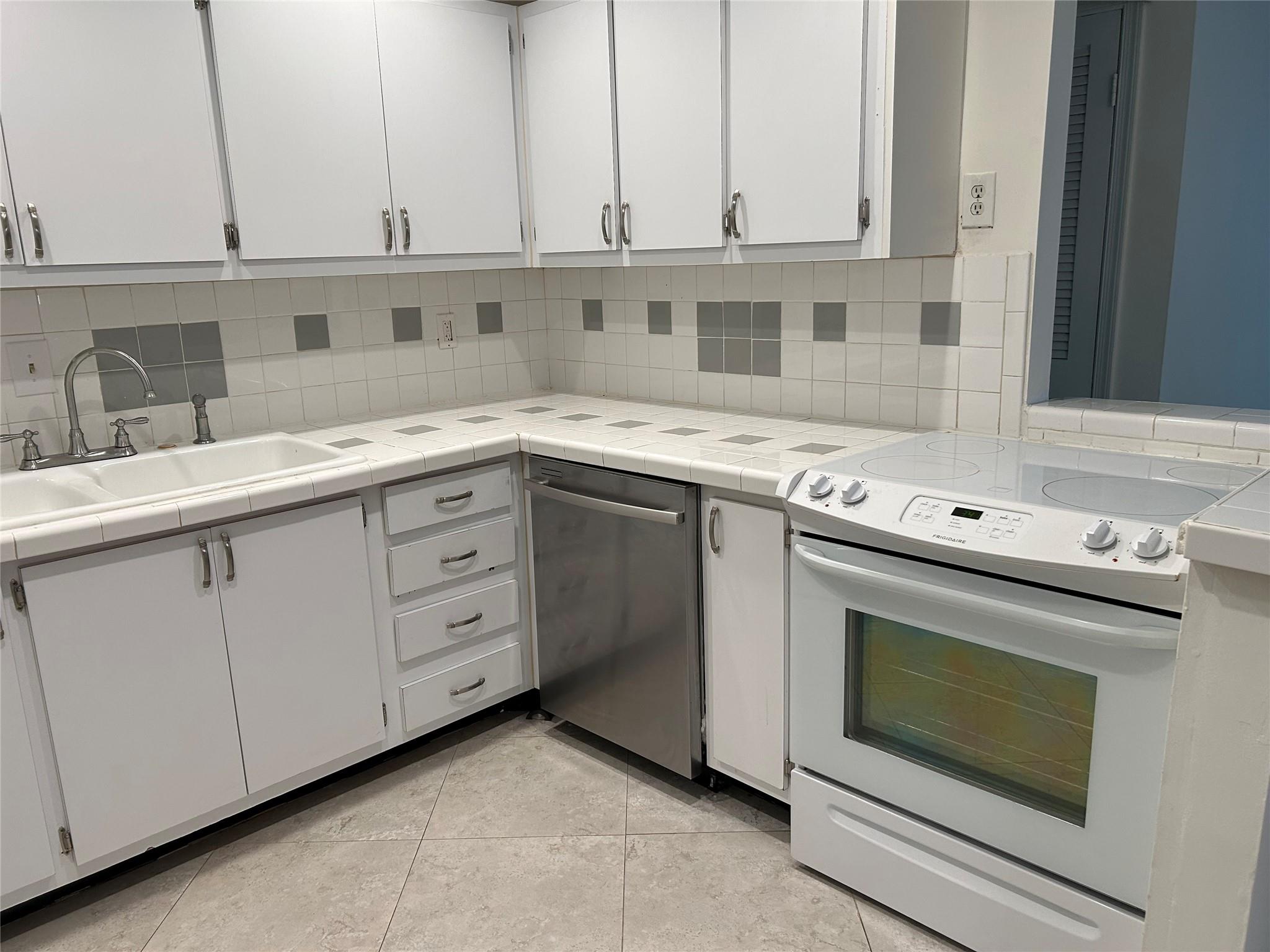 6203 Bay Club Dr 2 Property Photo 11
