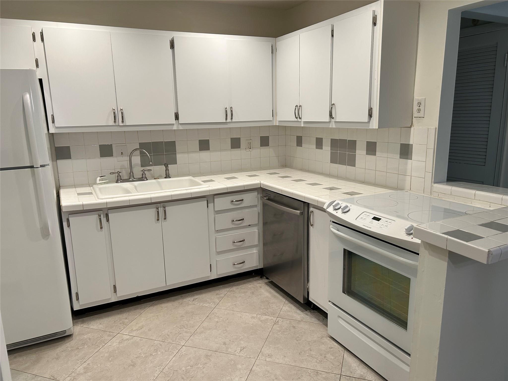6203 Bay Club Dr 2 Property Photo 23