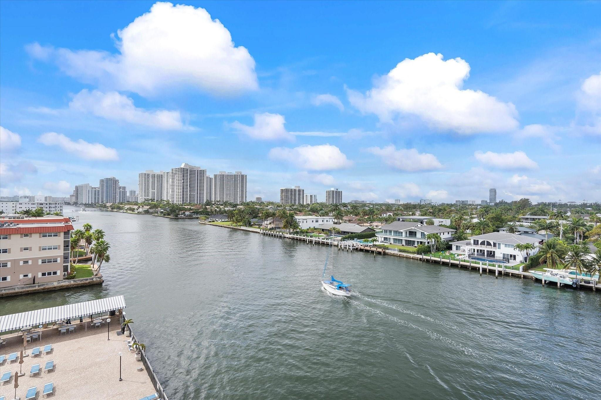 2017 S Ocean Drive 710 Property Photo 2