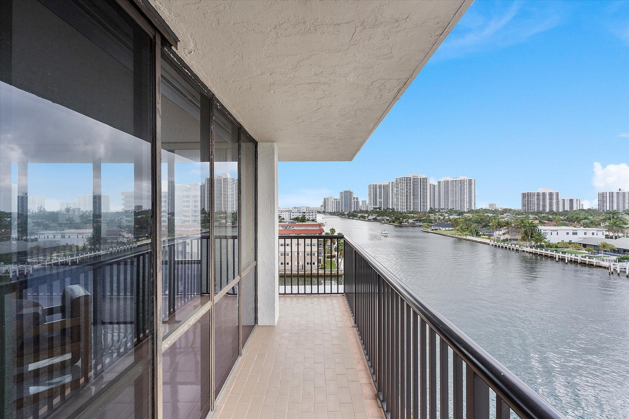2017 S Ocean Drive 710 Property Photo 8