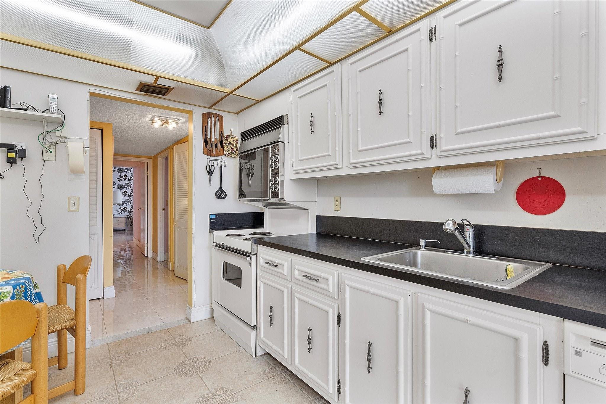 2017 S Ocean Drive 710 Property Photo 23