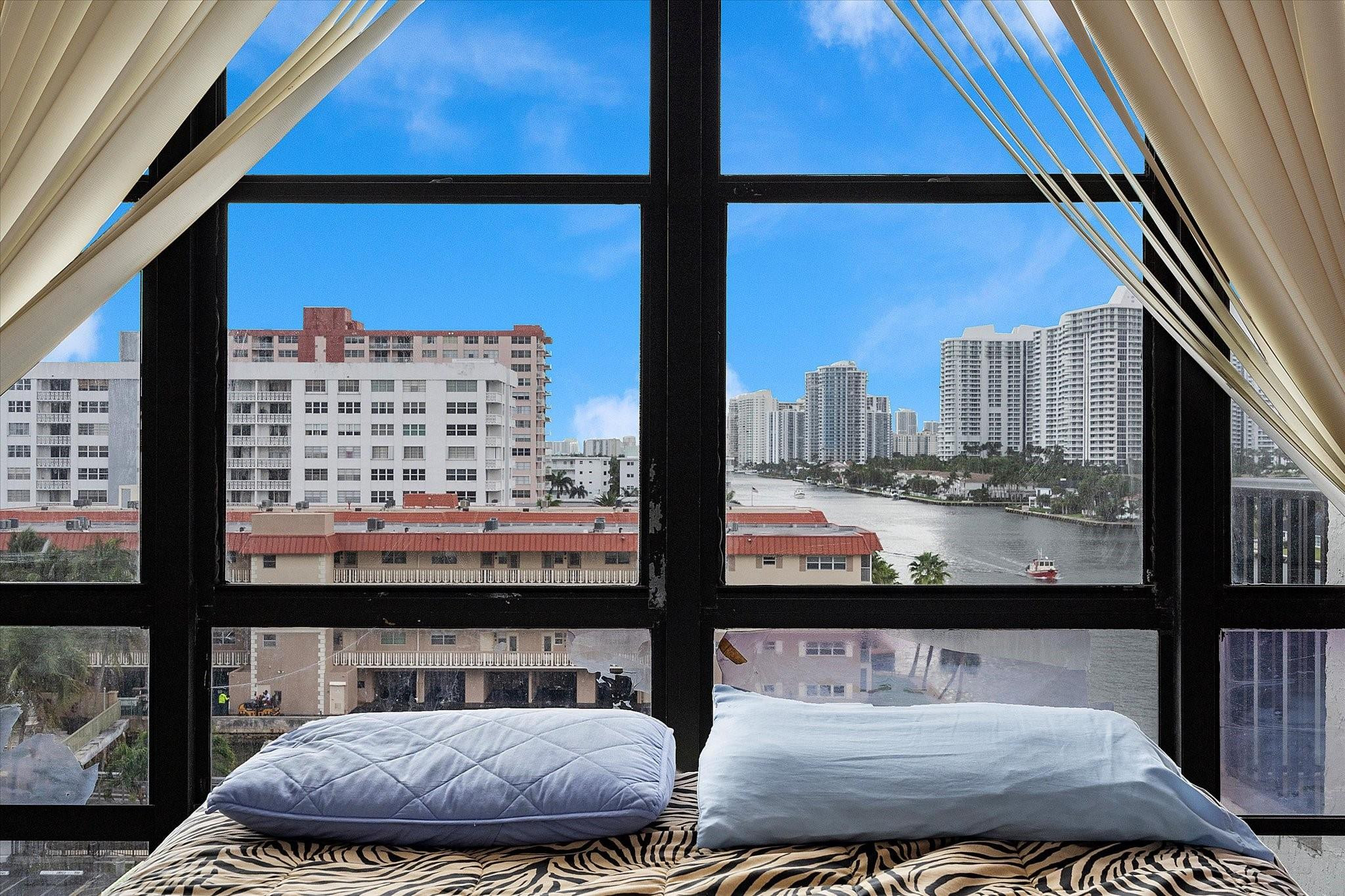 2017 S Ocean Drive 710 Property Photo 27