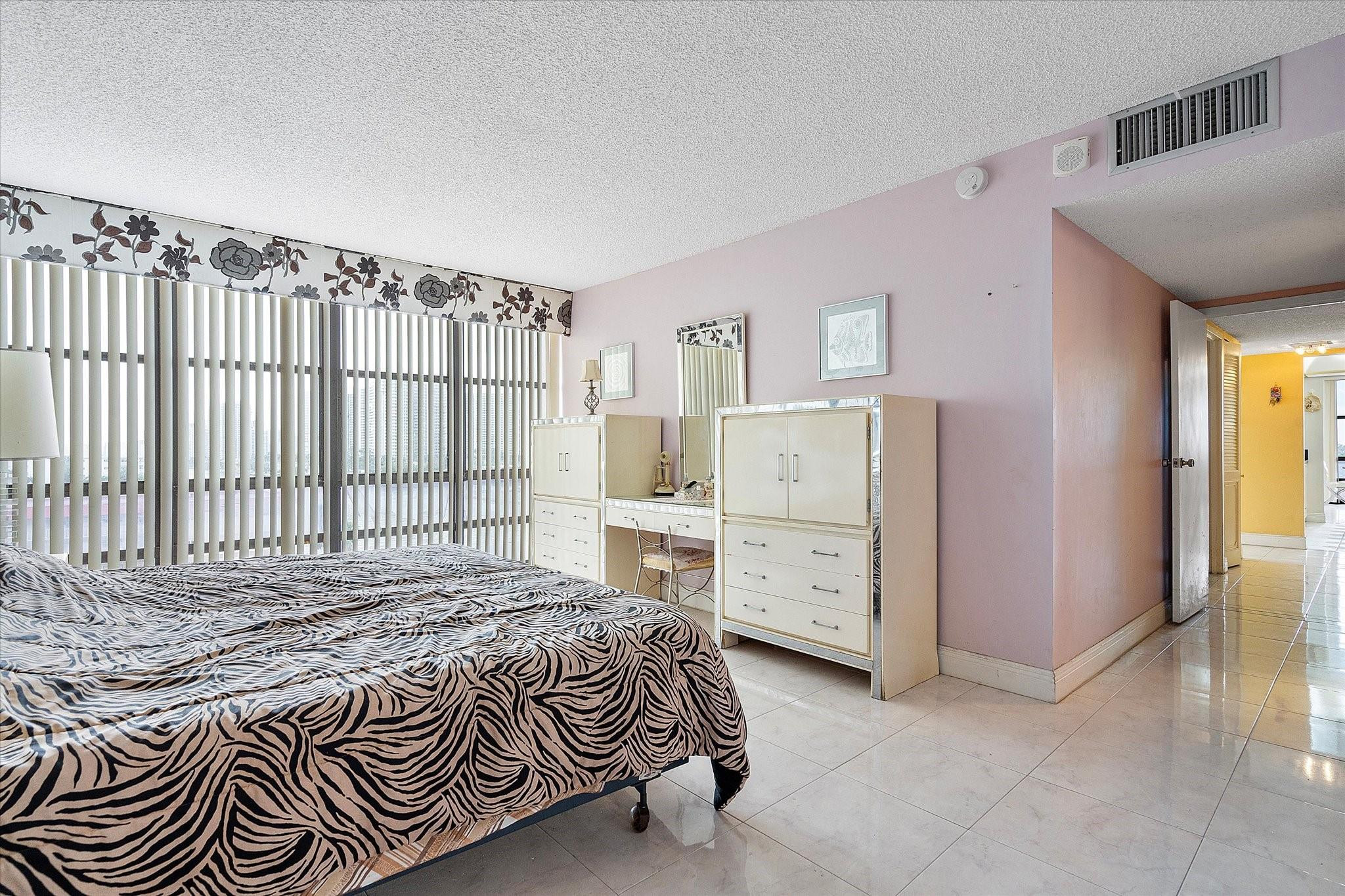 2017 S Ocean Drive 710 Property Photo 33