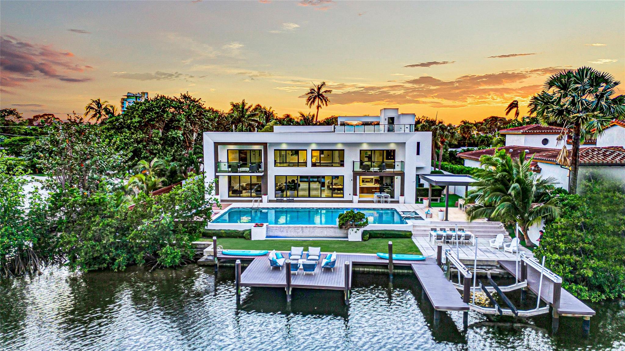 1430 S Ocean Dr Property Photo 1