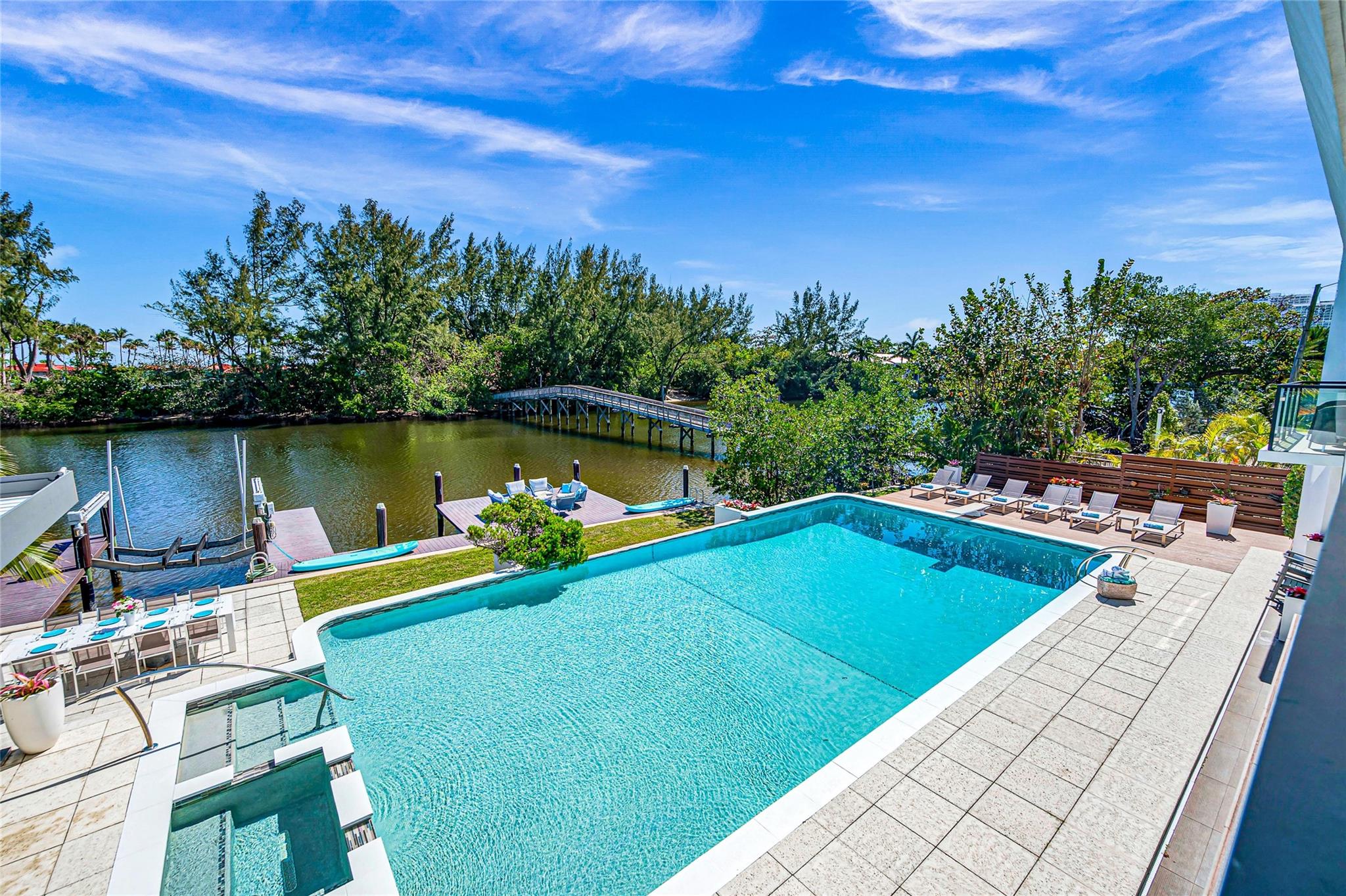 1430 S Ocean Dr Property Photo 3
