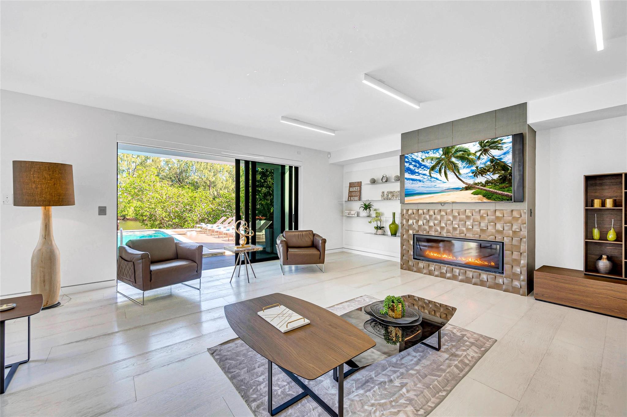 1430 S Ocean Dr Property Photo 8