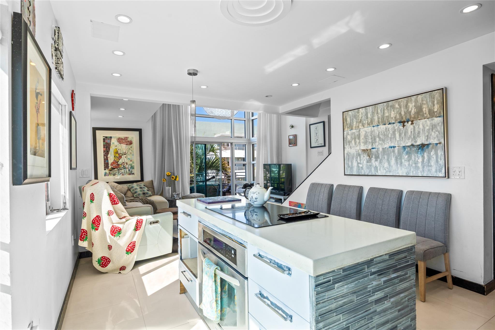 7744 Collins Ave 20 Property Photo 15