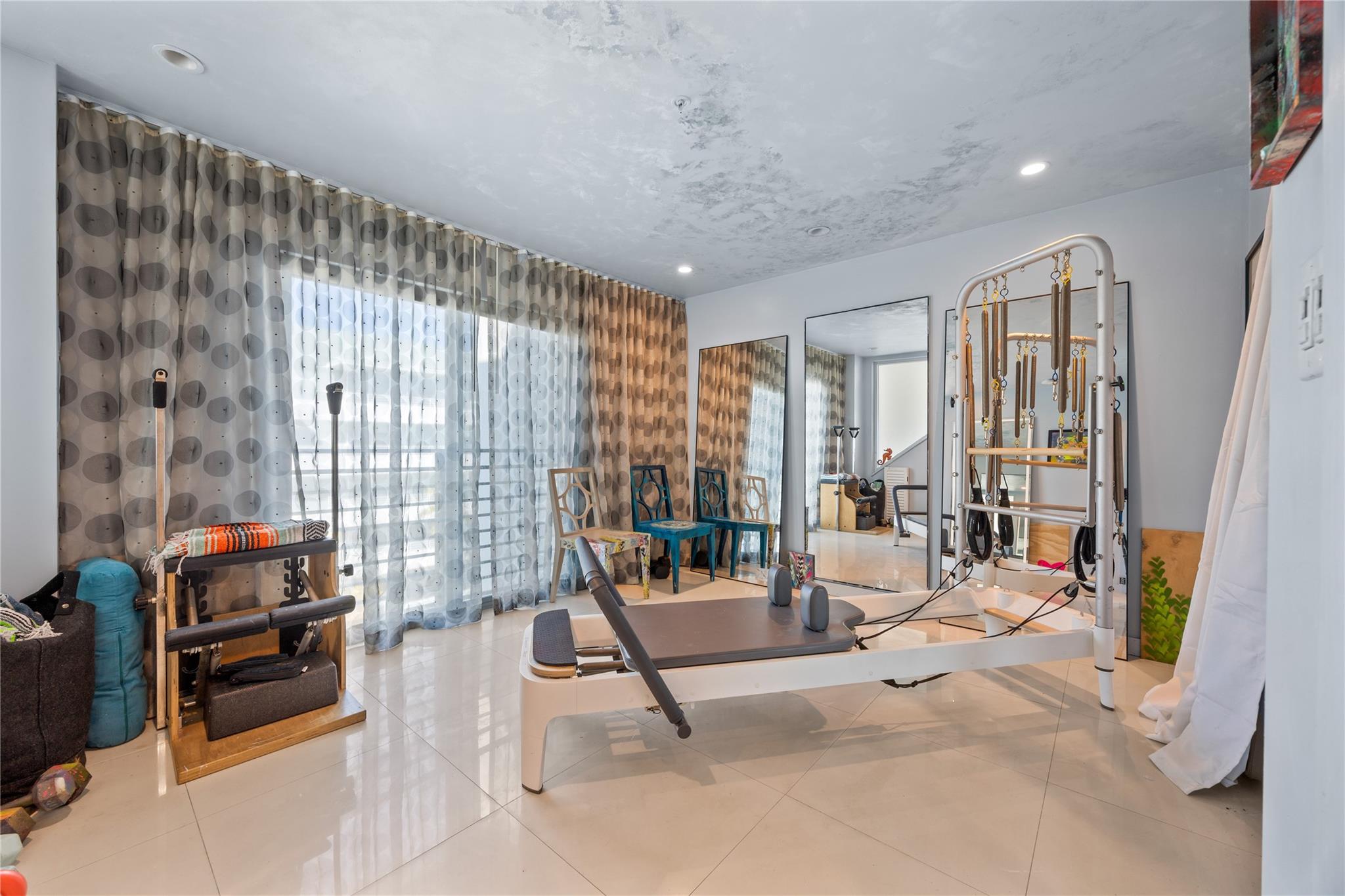 7744 Collins Ave 20 Property Photo 25