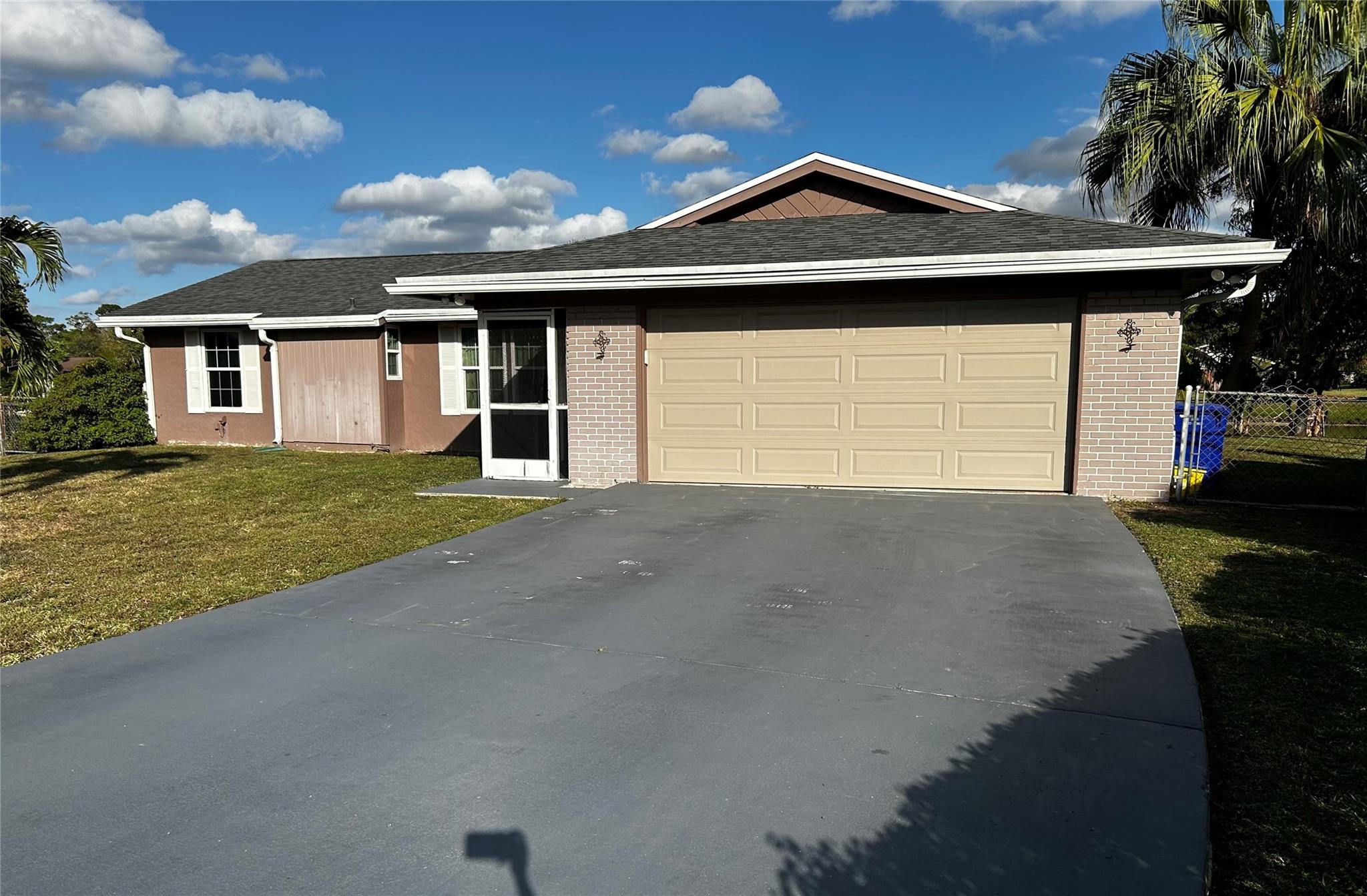 102 New Kent Ct Property Photo 1
