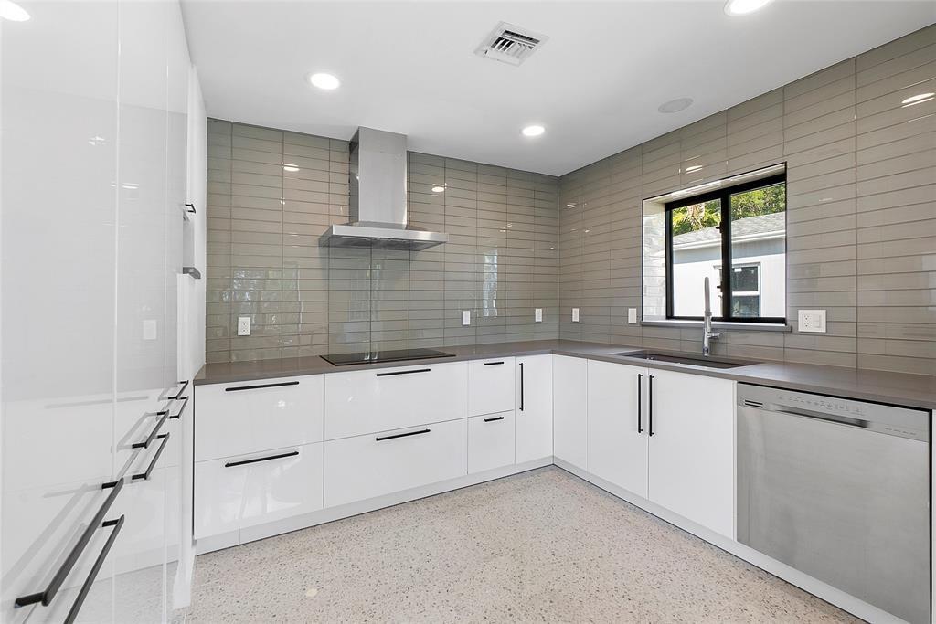 450 N Victoria Park Rd Property Photo 15