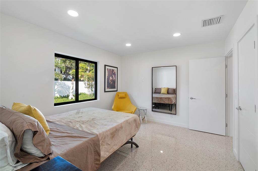 450 N Victoria Park Rd Property Photo 23