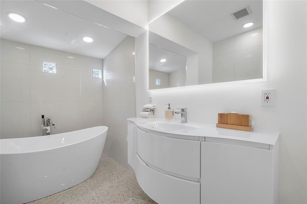 450 N Victoria Park Rd Property Photo 25