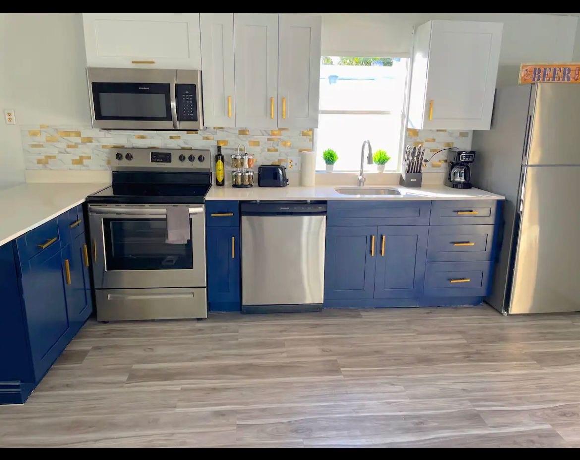 2231 Sw 52nd St Property Photo 1