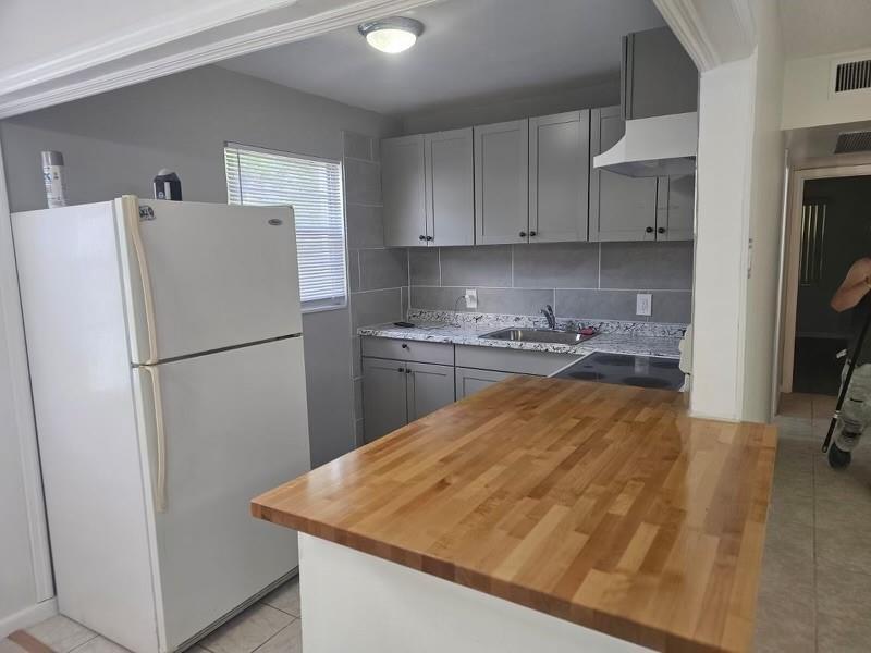 333 Newport V 333 Property Photo 1