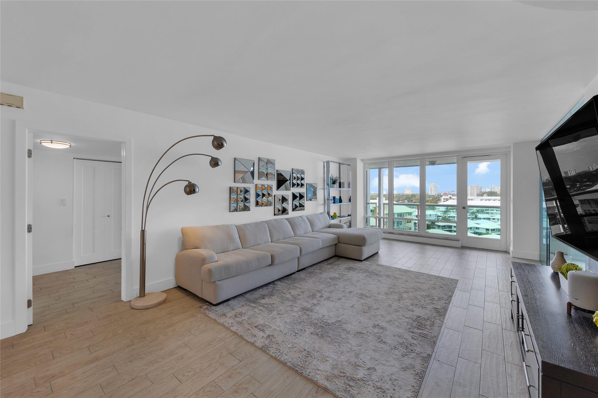 2100 S Ocean Ln 709 Property Photo 11