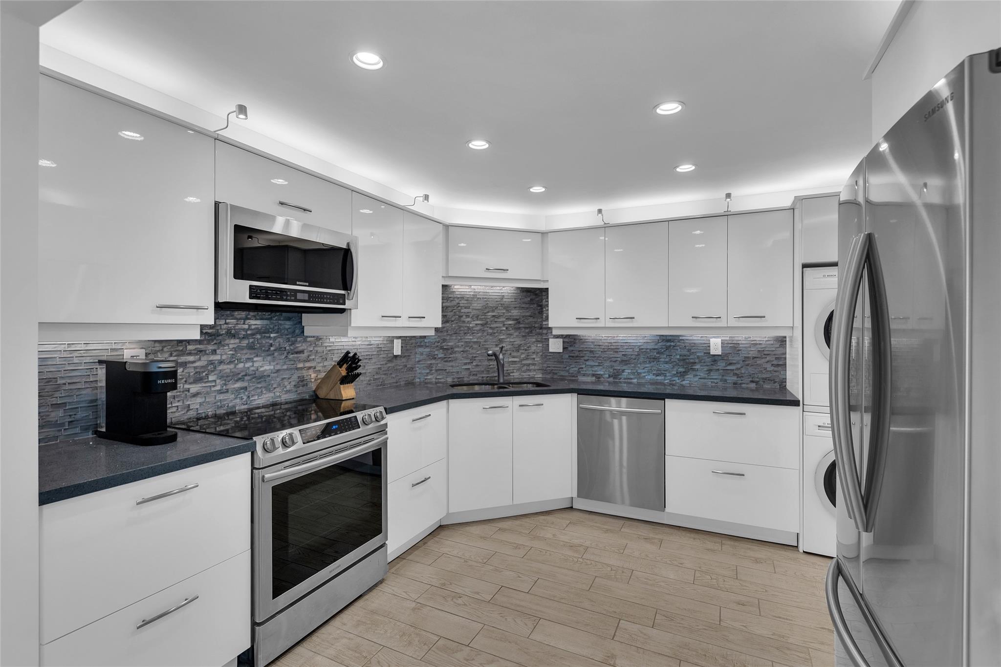 2100 S Ocean Ln 709 Property Photo 12