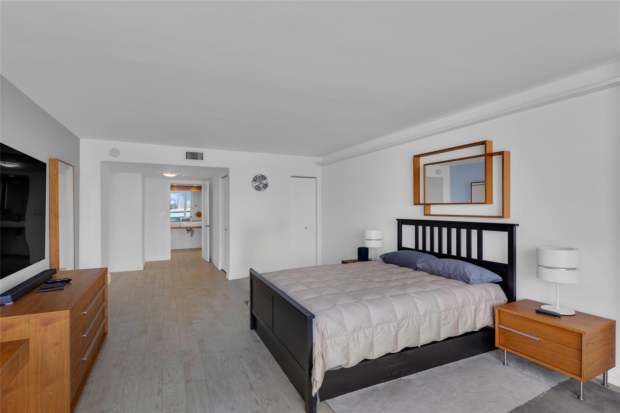 2100 S Ocean Ln 709 Property Photo 16
