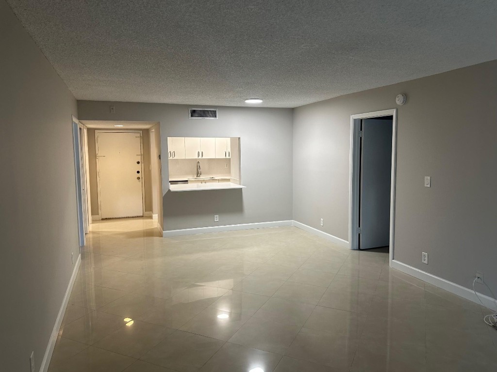 F10490740 Property Photo 1