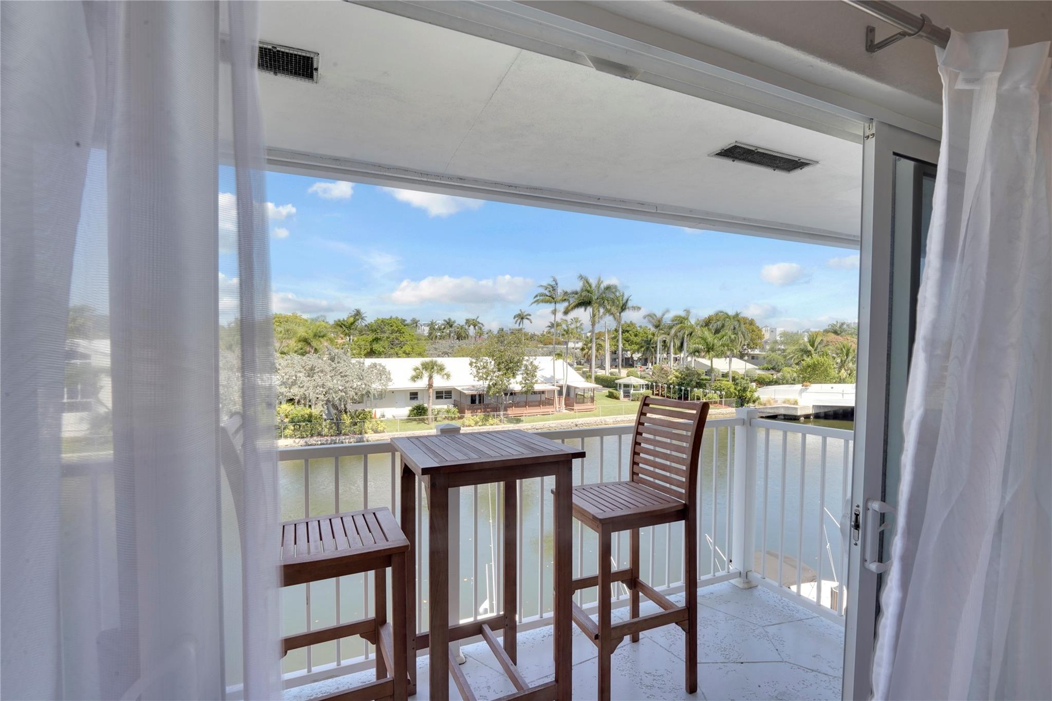 535 Hendricks Isle 305 Property Photo 5