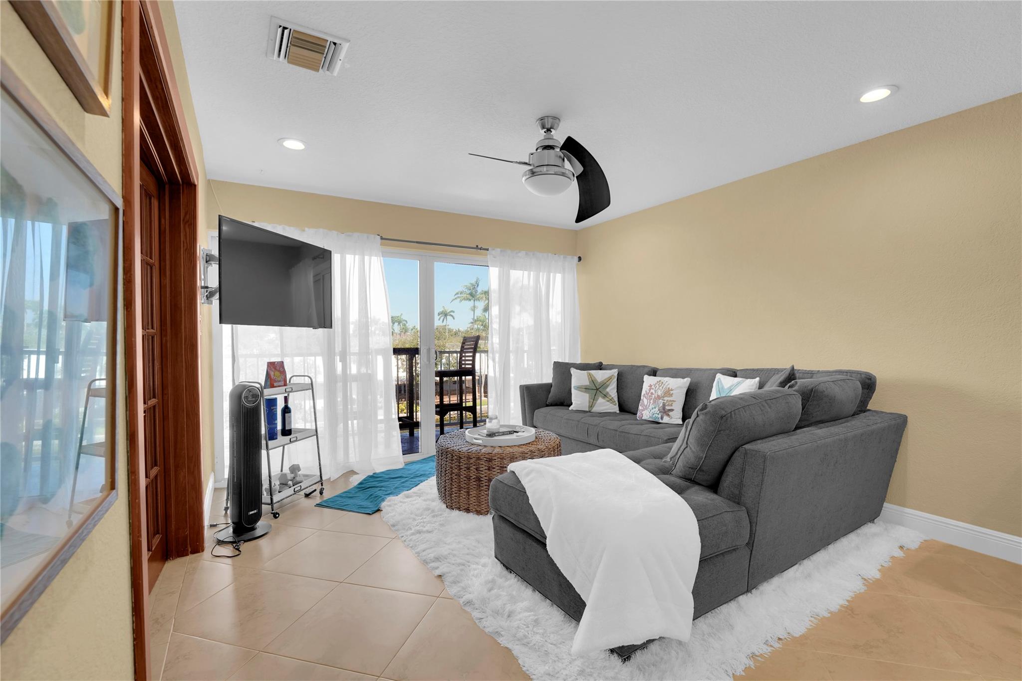 535 Hendricks Isle 305 Property Photo 13