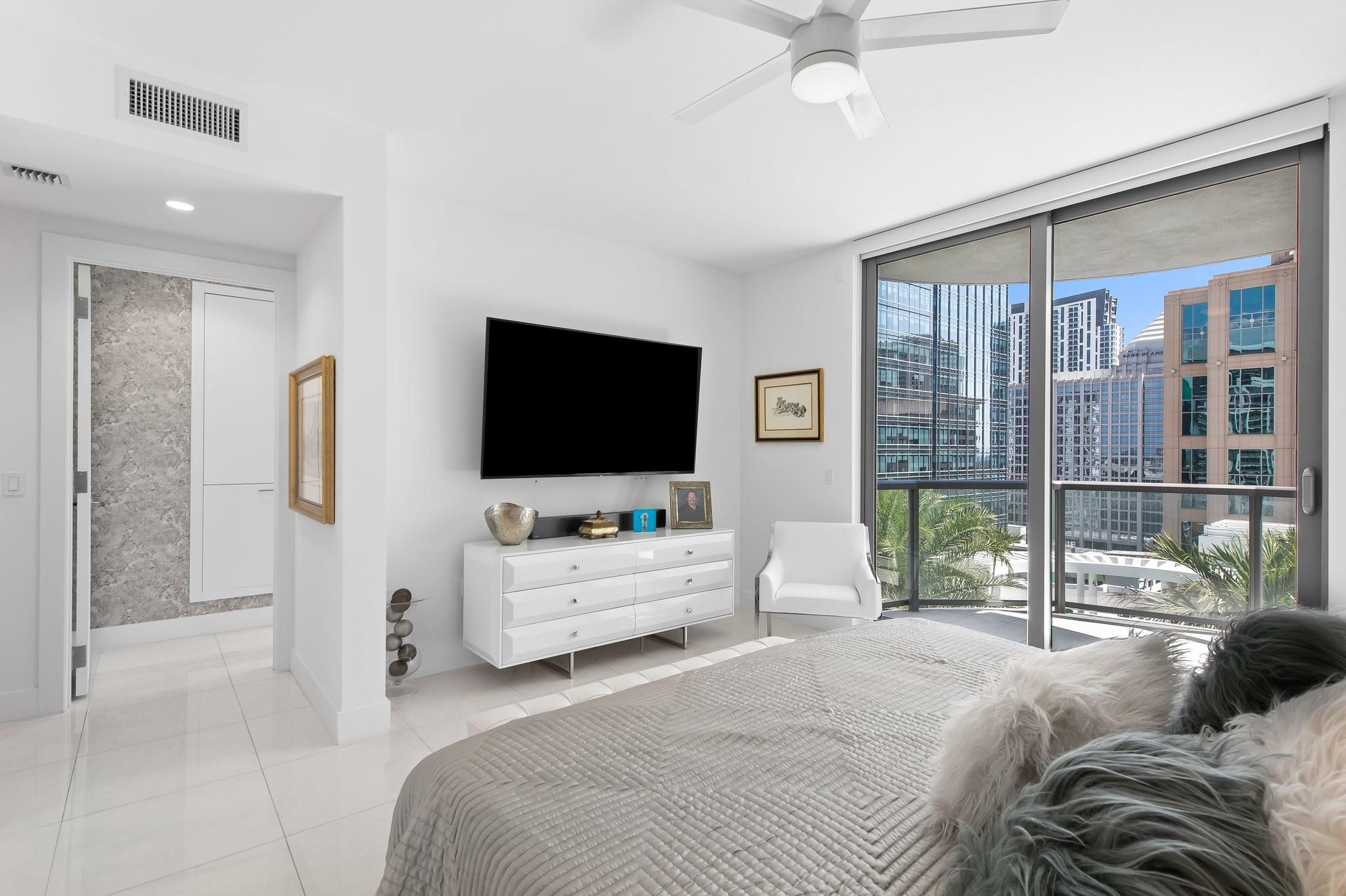 100 E Las Olas Blvd 1901 Property Photo 18