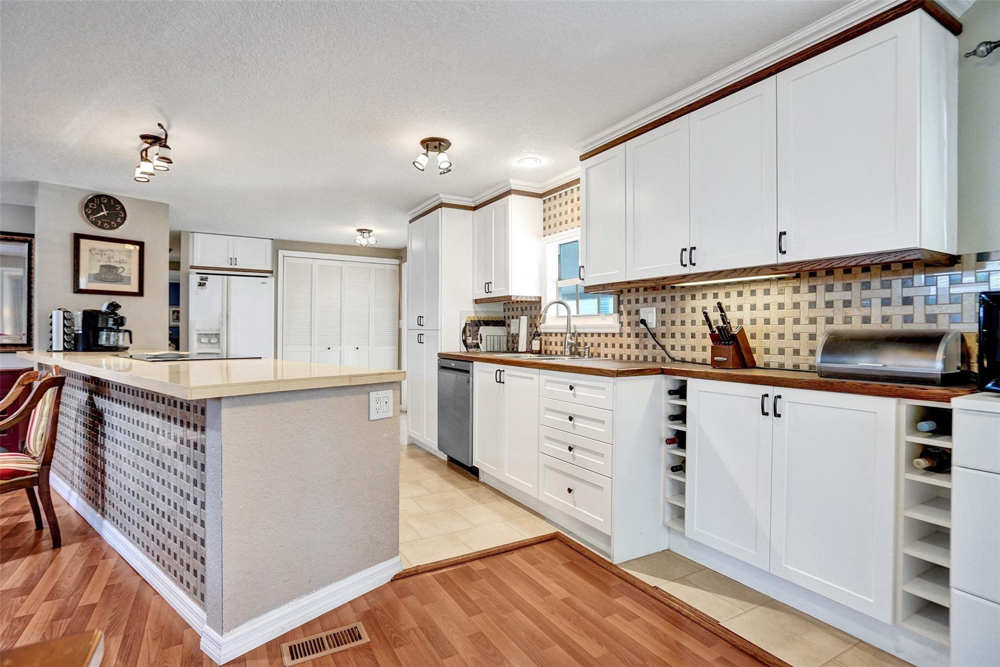 3221 Teakwood Ln Property Photo 2