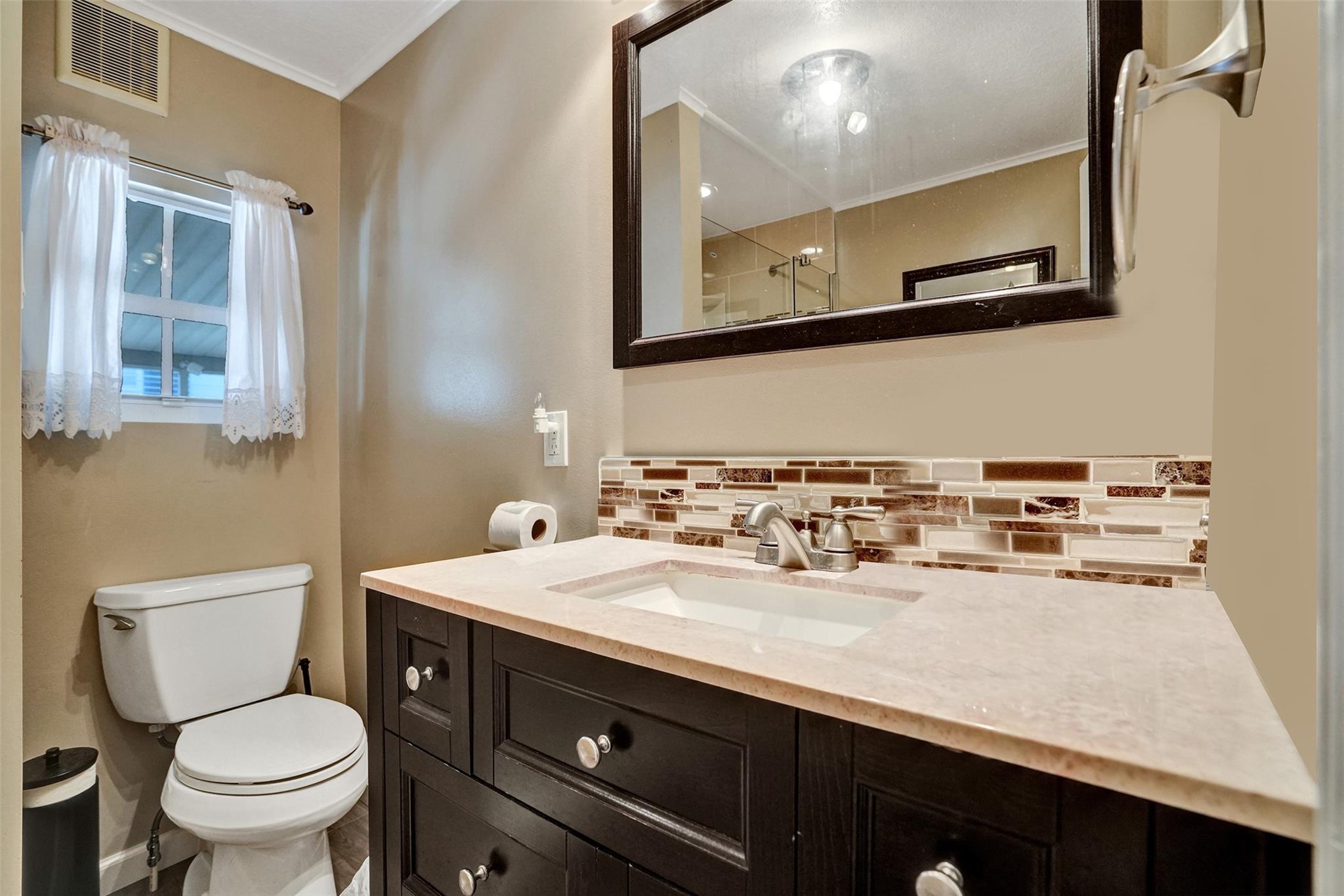 3221 Teakwood Ln Property Photo 7