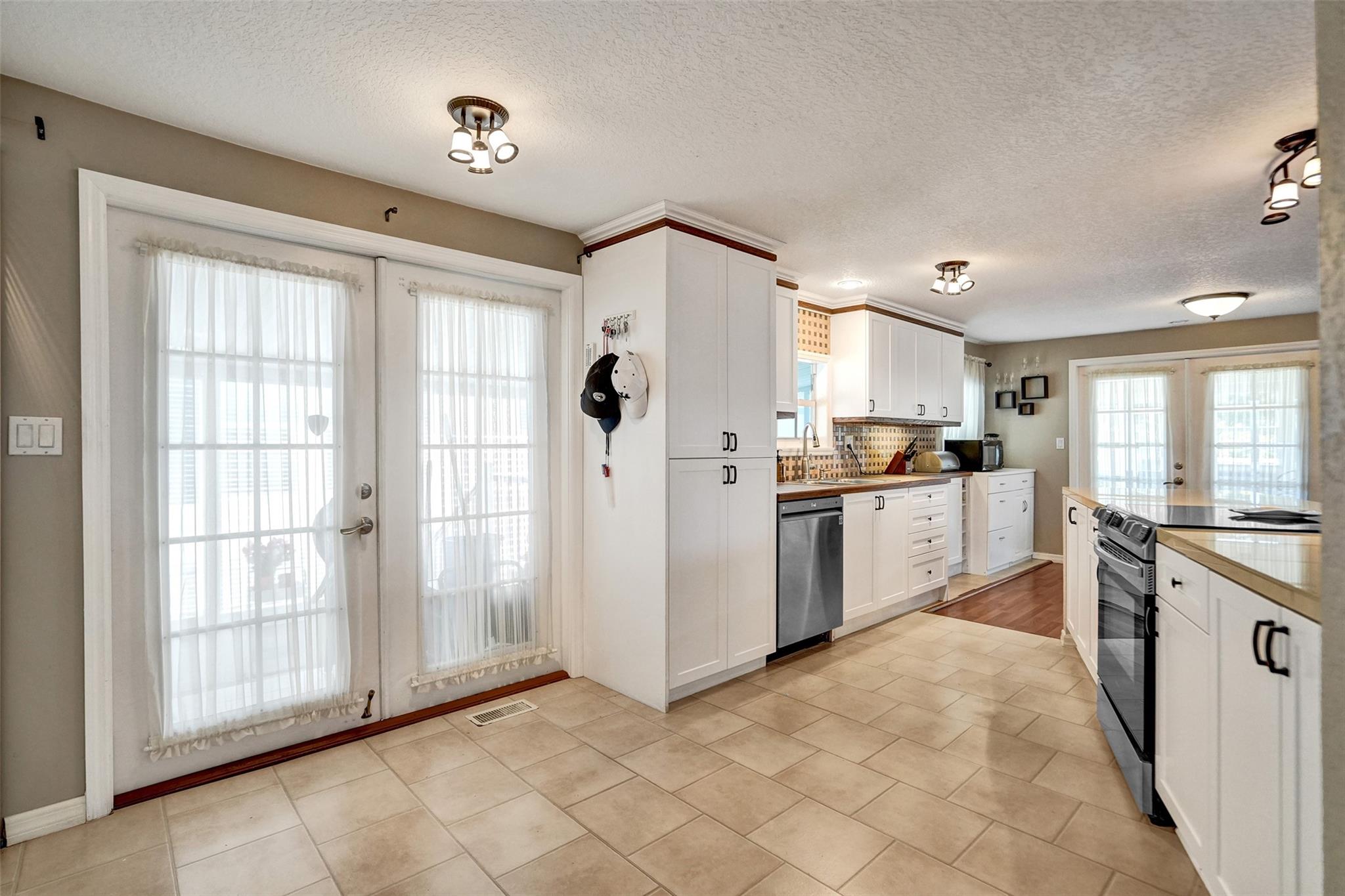 3221 Teakwood Ln Property Photo 18