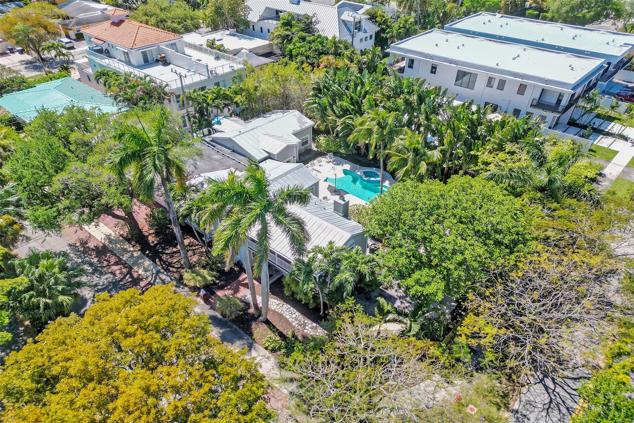 459 Ne 15th Ave Property Photo 3