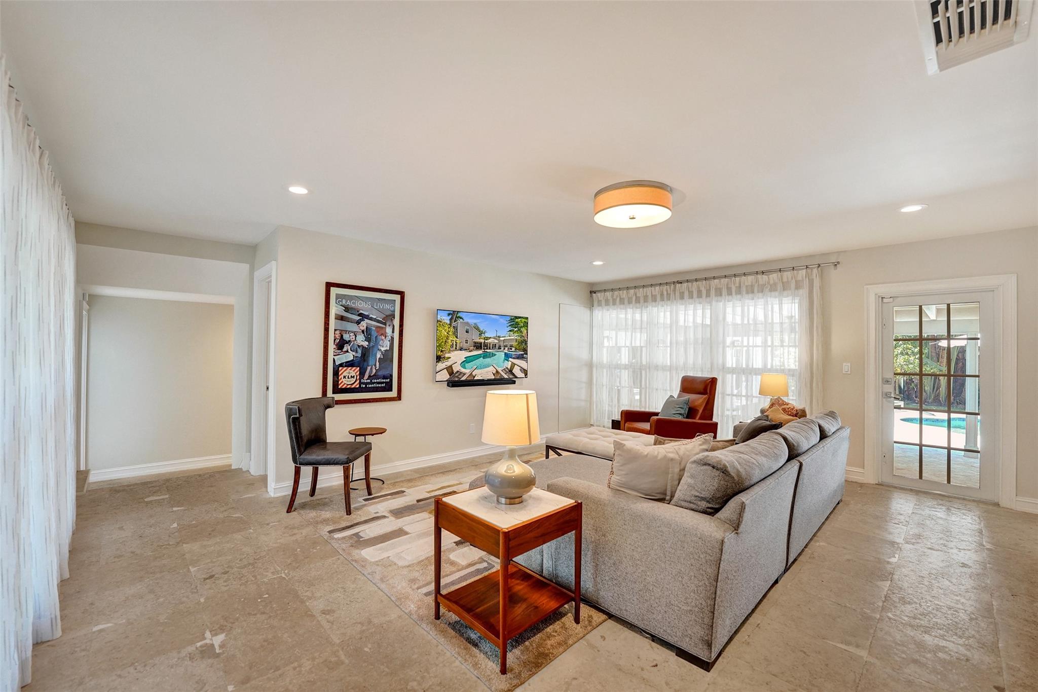 459 Ne 15th Ave Property Photo 15