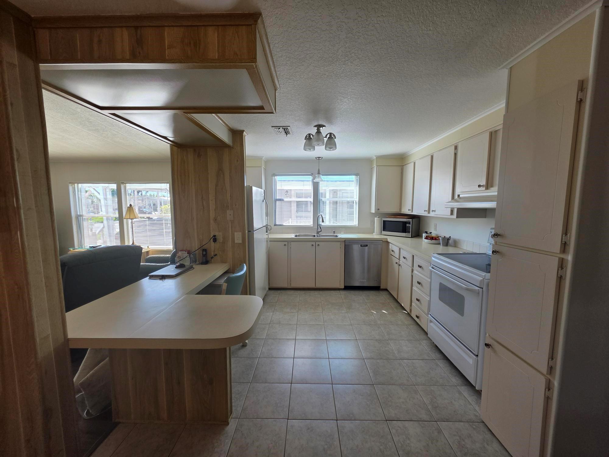 2441 Sw 52nd St Property Photo 12