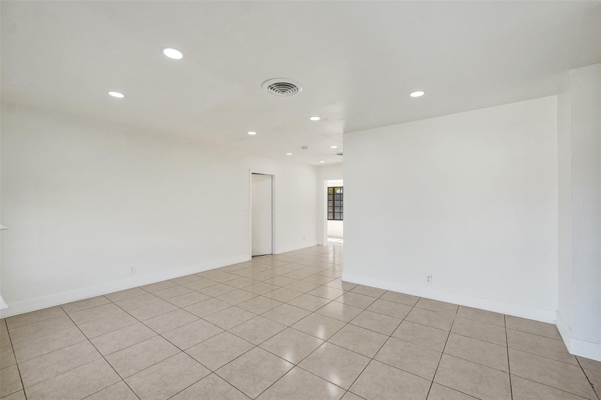 1030 Alabama Ave Property Photo 3
