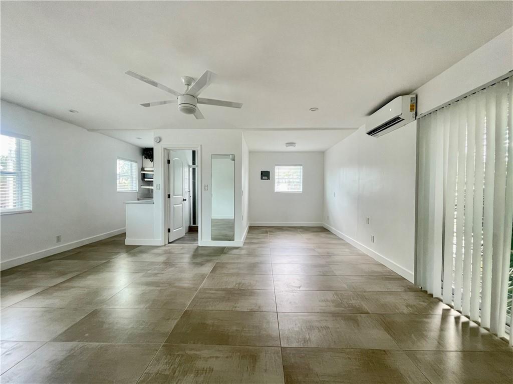 443 Hendricks Isle U Property Photo 4