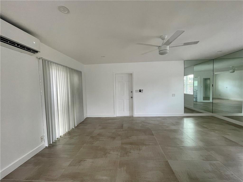 443 Hendricks Isle U Property Photo 6