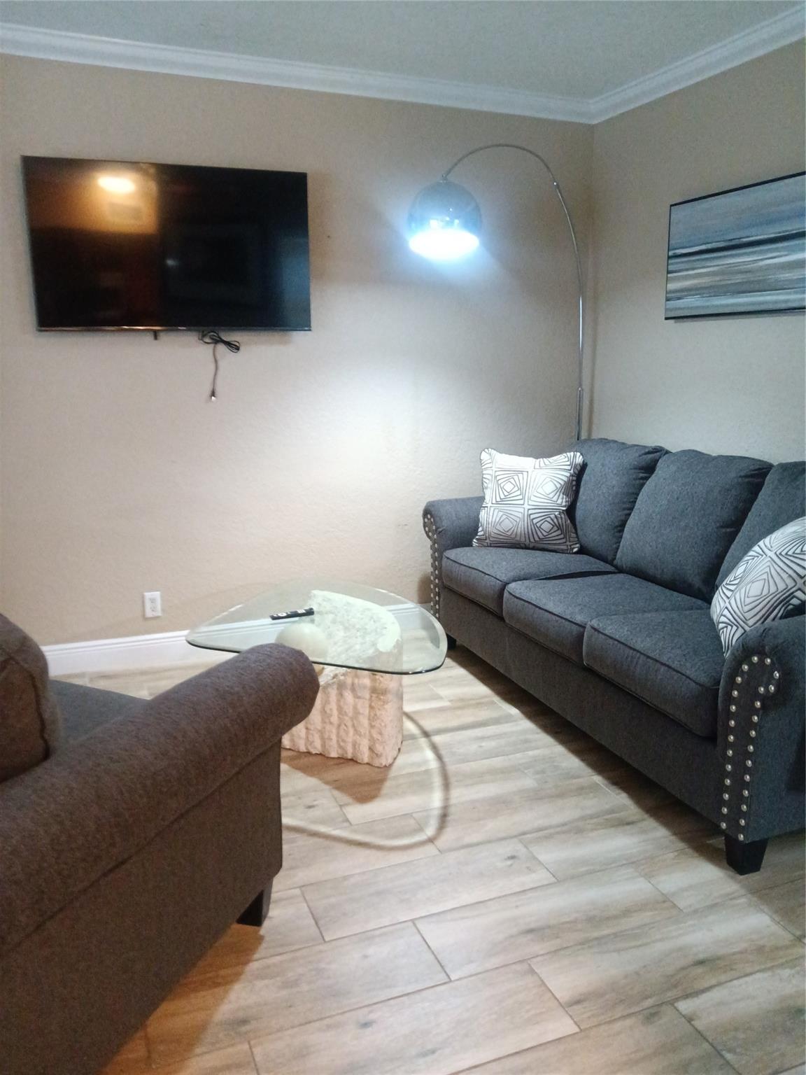 924 Se 2nd 11 Property Photo 4