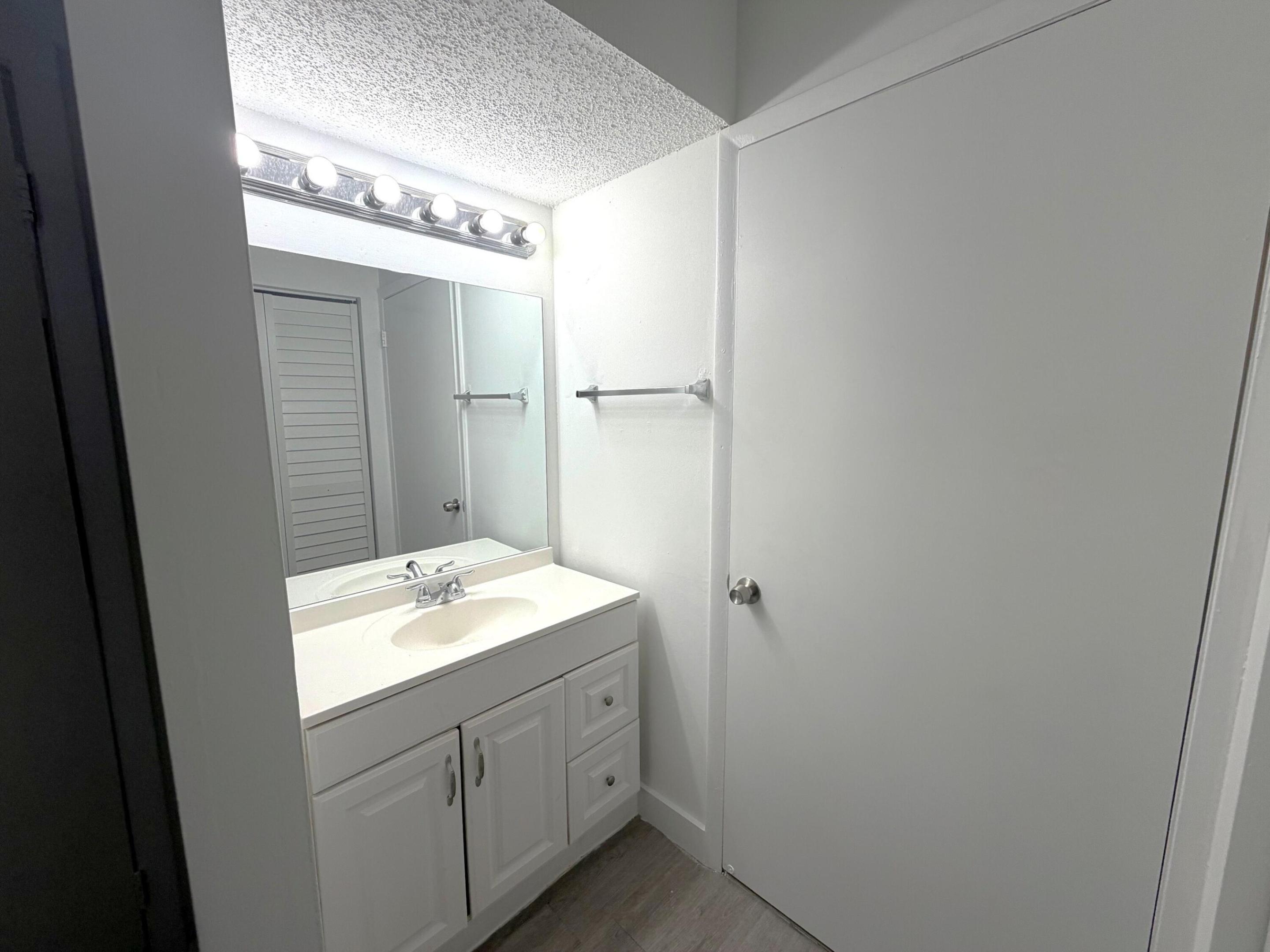 18860 Nw 57th Avenue 106 Property Photo 9