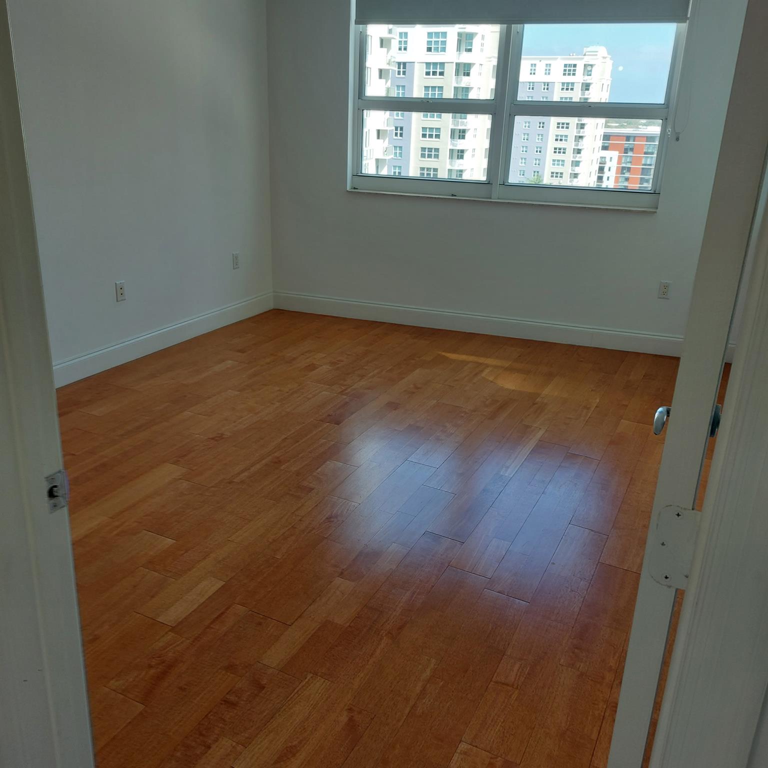 350 Se 2nd St 1260 Property Photo 5