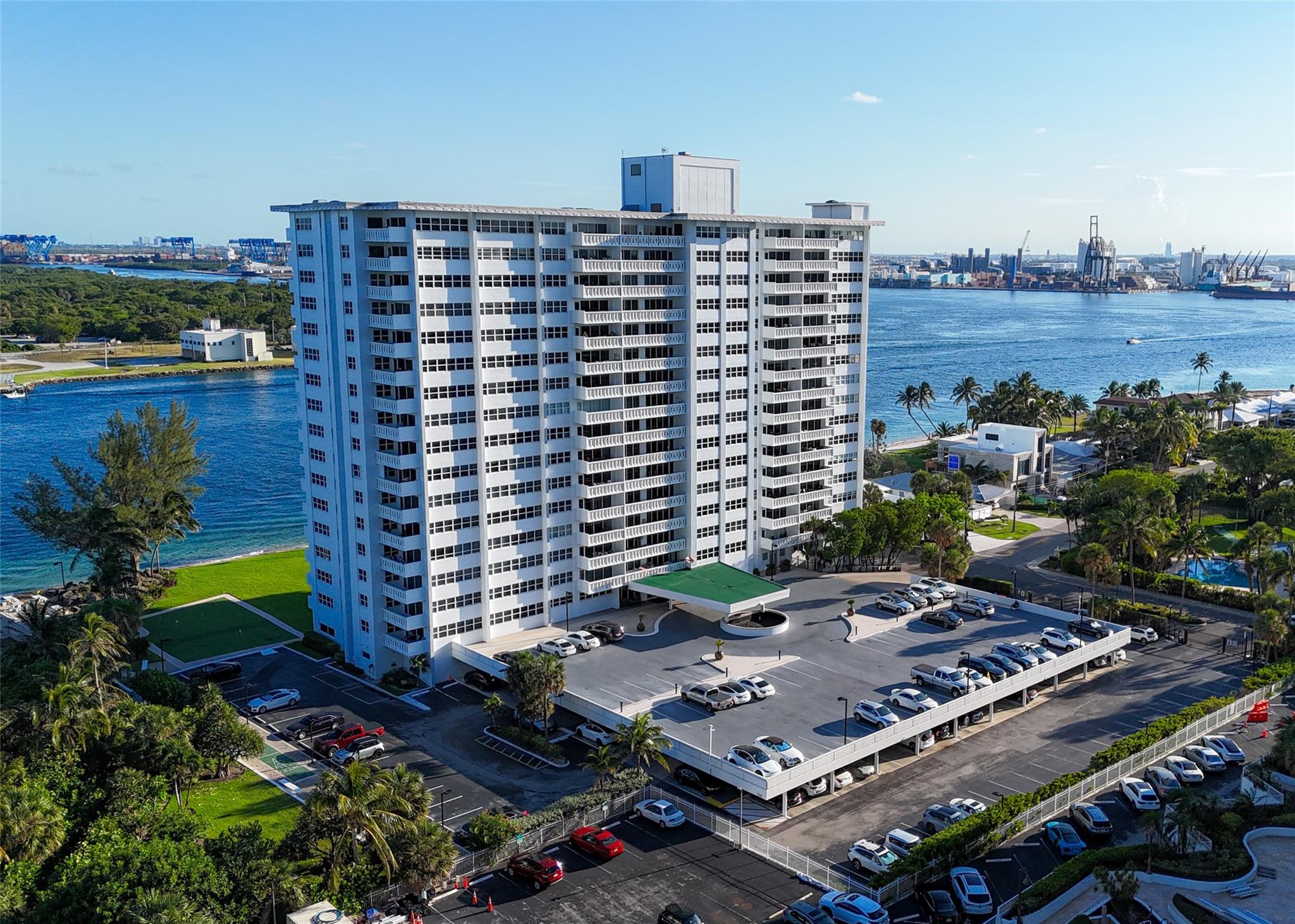 2100 S Ocean Dr 11b Property Photo 2