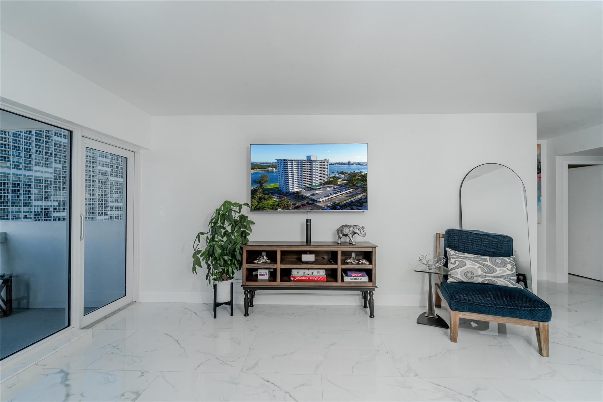 2100 S Ocean Dr 11b Property Photo 5