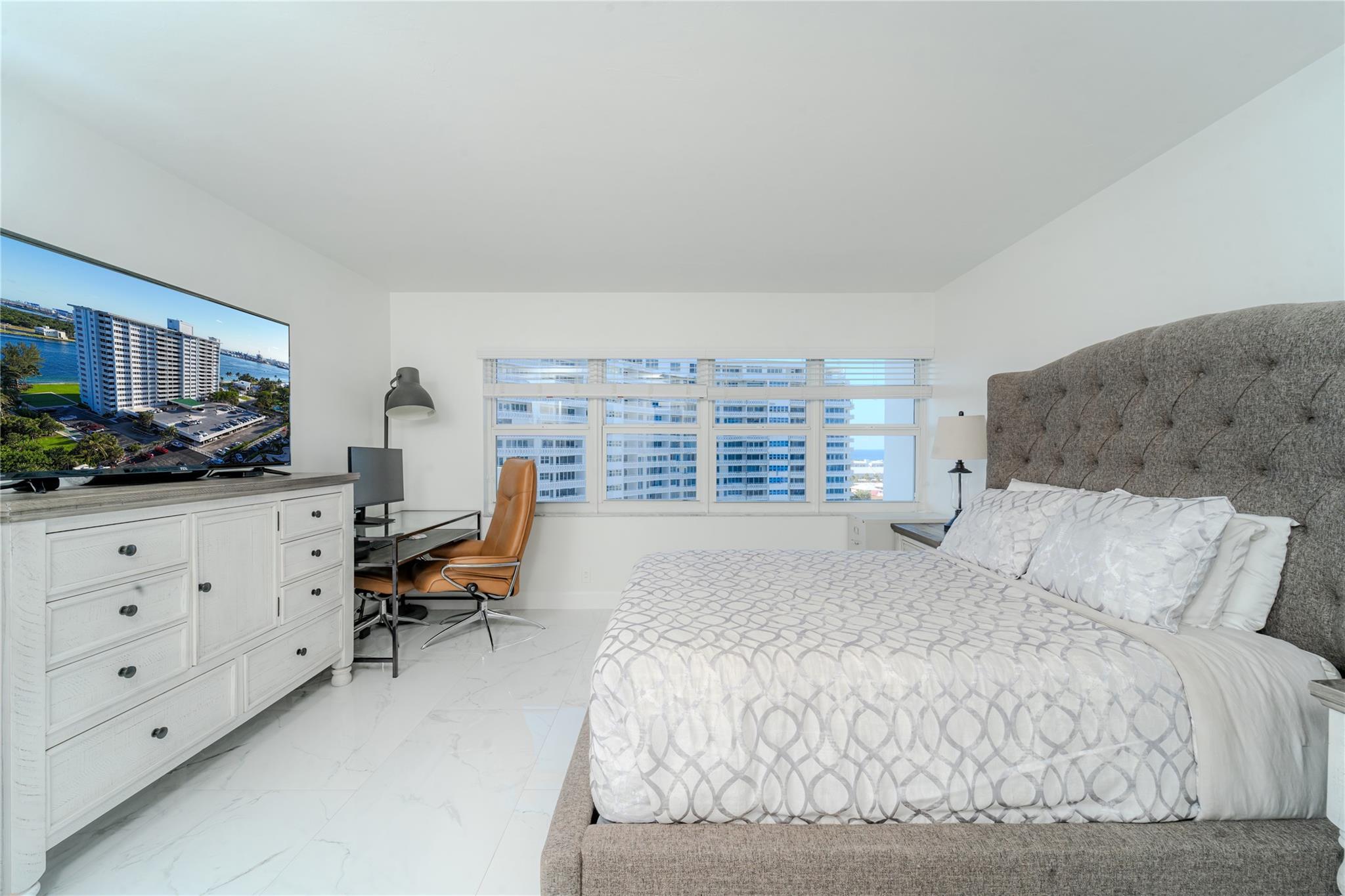 2100 S Ocean Dr 11b Property Photo 7