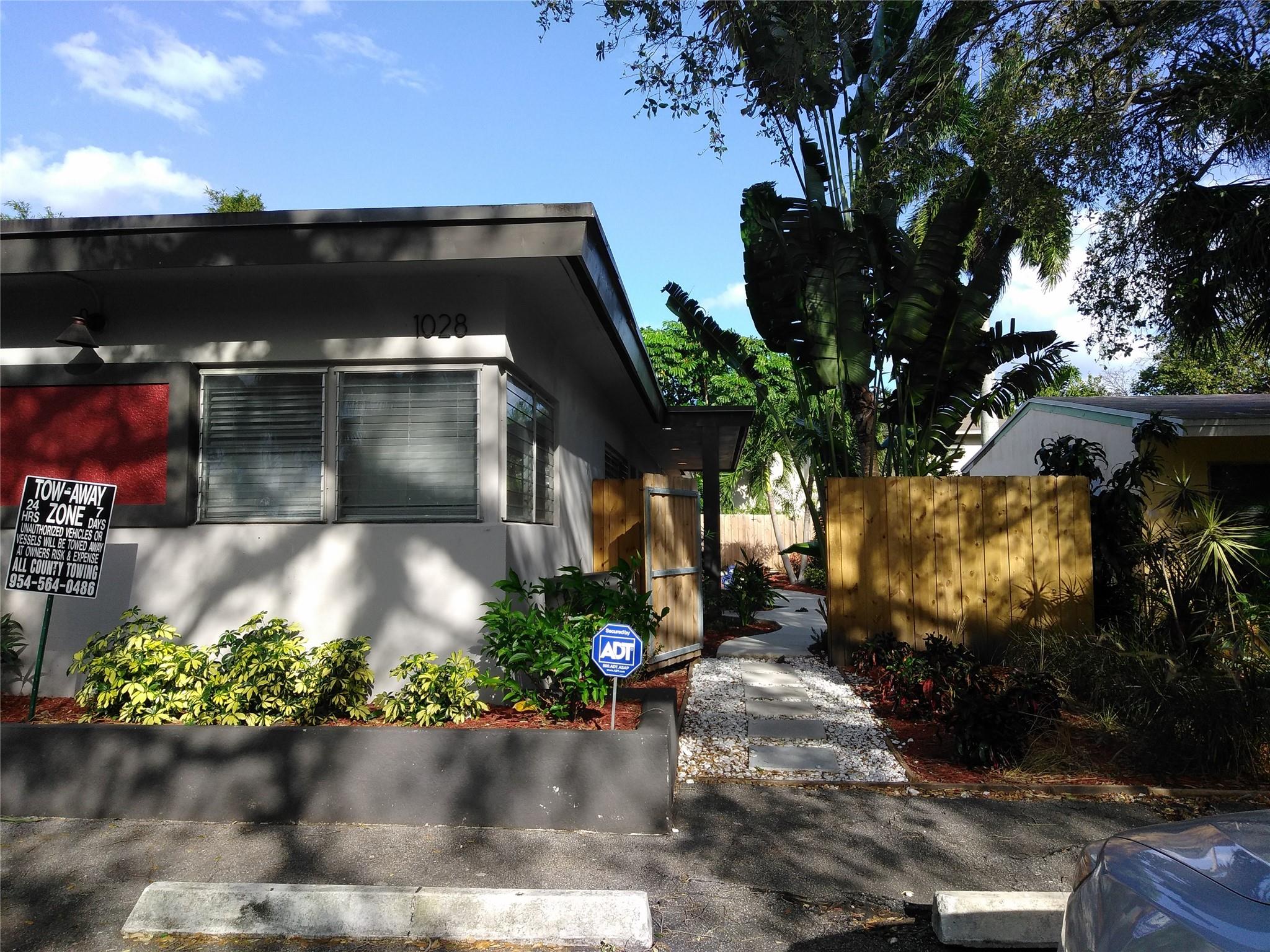 1028 Sw 15th Ter 2 Property Photo