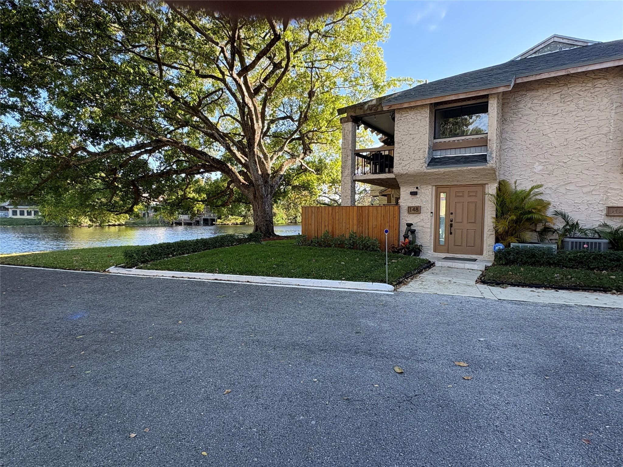 148 Wimbledon Lake Dr 148 Property Photo 1