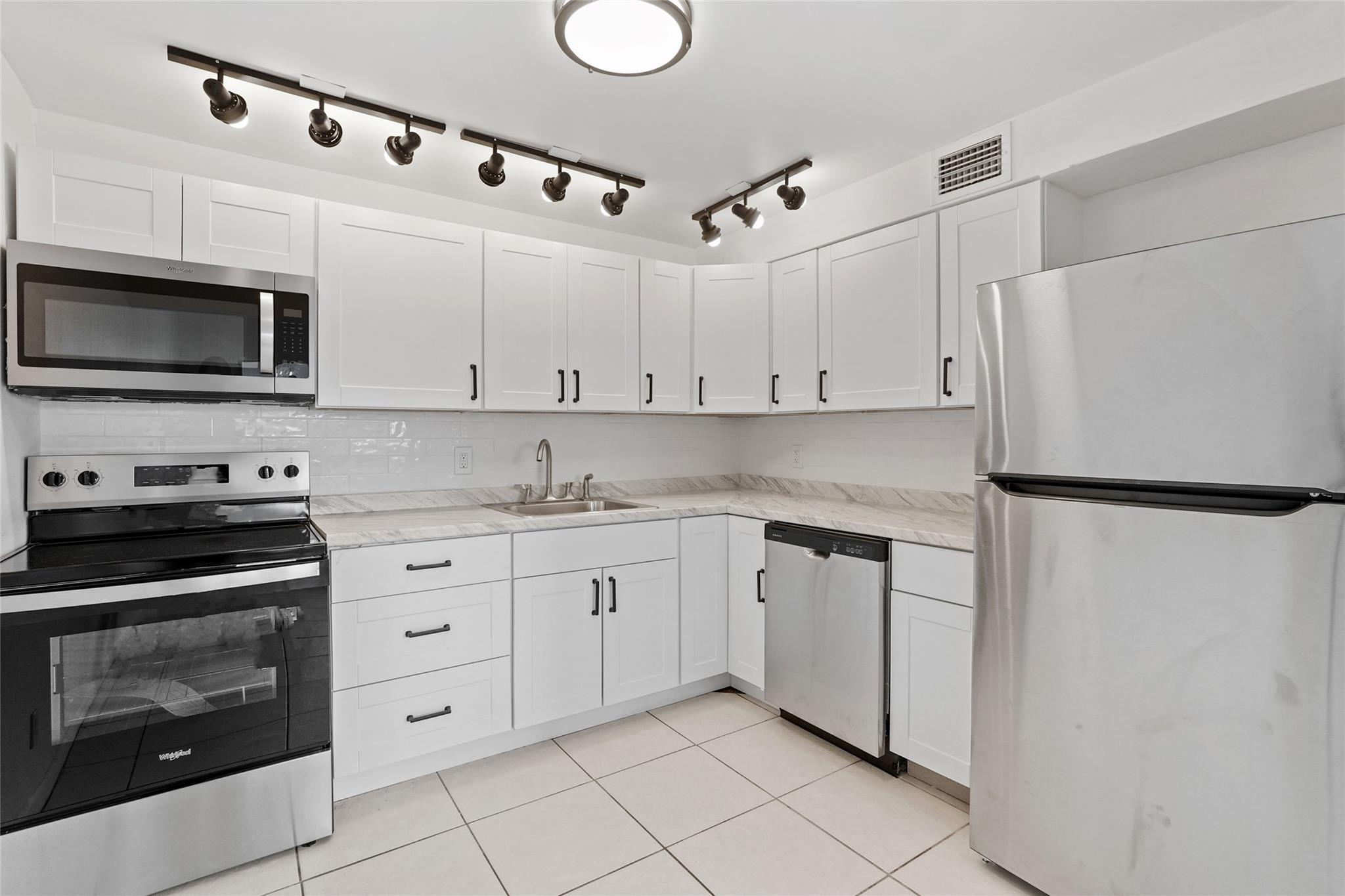 302 Wellington C 302 Property Photo 1